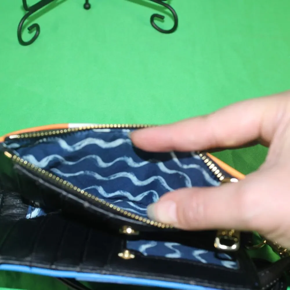 Loungefly Nemo & Dory Heart Logo Crossbody Wallet • 2018 • NWT • VHTF - Picture 5 of 13